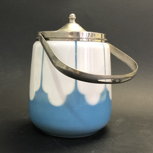 Pot à biscuits de forme pansue sur piédouche en verre opalin, (H: 18.5 cm) - Foto 2 di 10