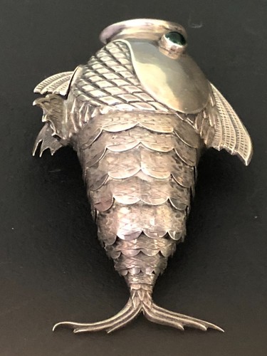 Antique Salt ant Paper Shakers in a Form of Articulated Sterling Silver Fishes - Picture 9 of 18