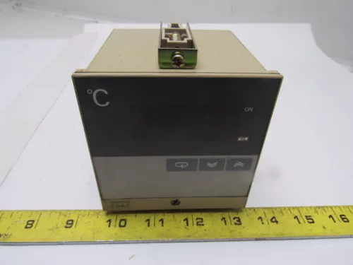 Omron E5AS-R1P-521 Multi-Range 50/60Hz Temperature Controller
