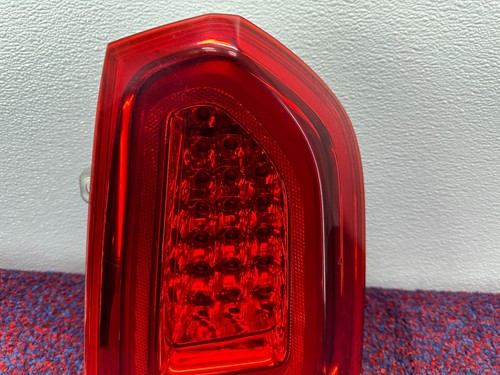 LUZ TRASERA LÁMPARA DE FRENO LED DE PASAJERO DERECHO CHRYSLER 300 TOURING 15-23 FABRICANTE DE EQUIPOS ORIGINALES - Imagen 3 de 6