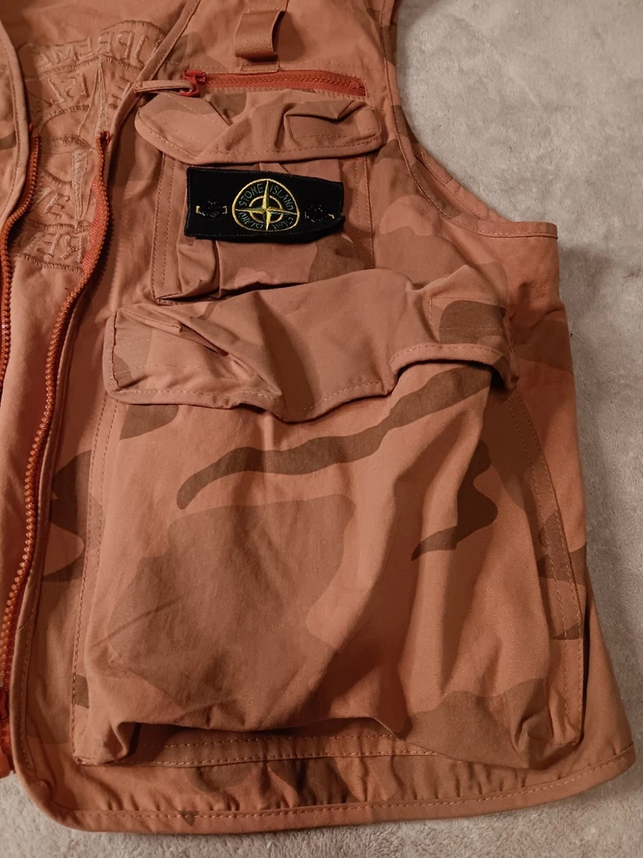 Chaleco Supreme Stone Island Riot Coral Camuflado SS19 Mediano Bordado Logo Foto 4 de 4