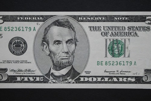 Two 1999 $5/Richmond Federal Reserve Notes/uncirculated/F-1987E/in sequence - Picture 13 of 18