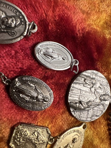 Lot of 11 vintage religious Catholic medals etc - Imagen 4 de 8