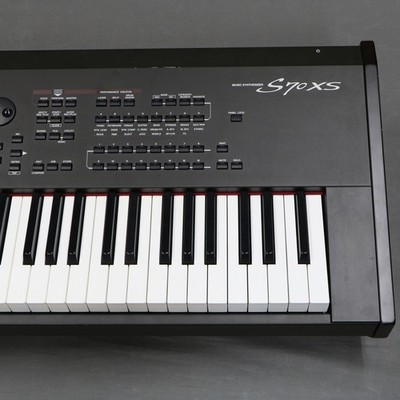 YAMAHA S70 XS 76-key Synthesizer with MOTIF XS Engine 100MB