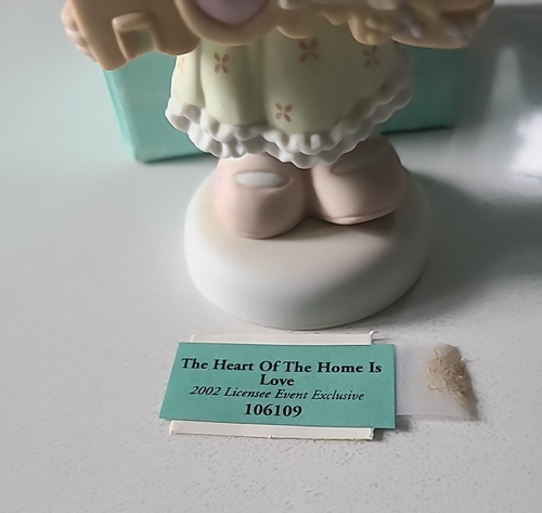Precious Moments The Heart of the Home is Love #106109 2002 Licensee Exclusive - Picture 2 of 9