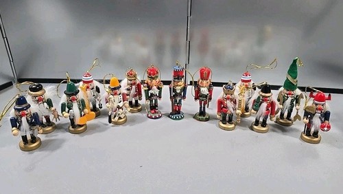 Vintage Holz Nussknacker Ornamente mit Aufhängern ~ 14 Stück - Bild 13 von 13