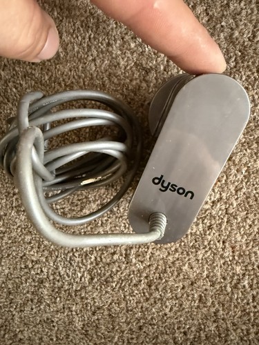 Dyson 217160-01 Grey 30.45 Volt 1.1A Vacuum Cleaner Battery Charger for V11, V15 - Picture 2 of 3