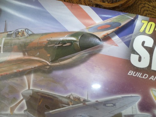 Airfix 08678 1/72 70th Anniversary of the Spitfire 5 model set - Picture 3 of 5