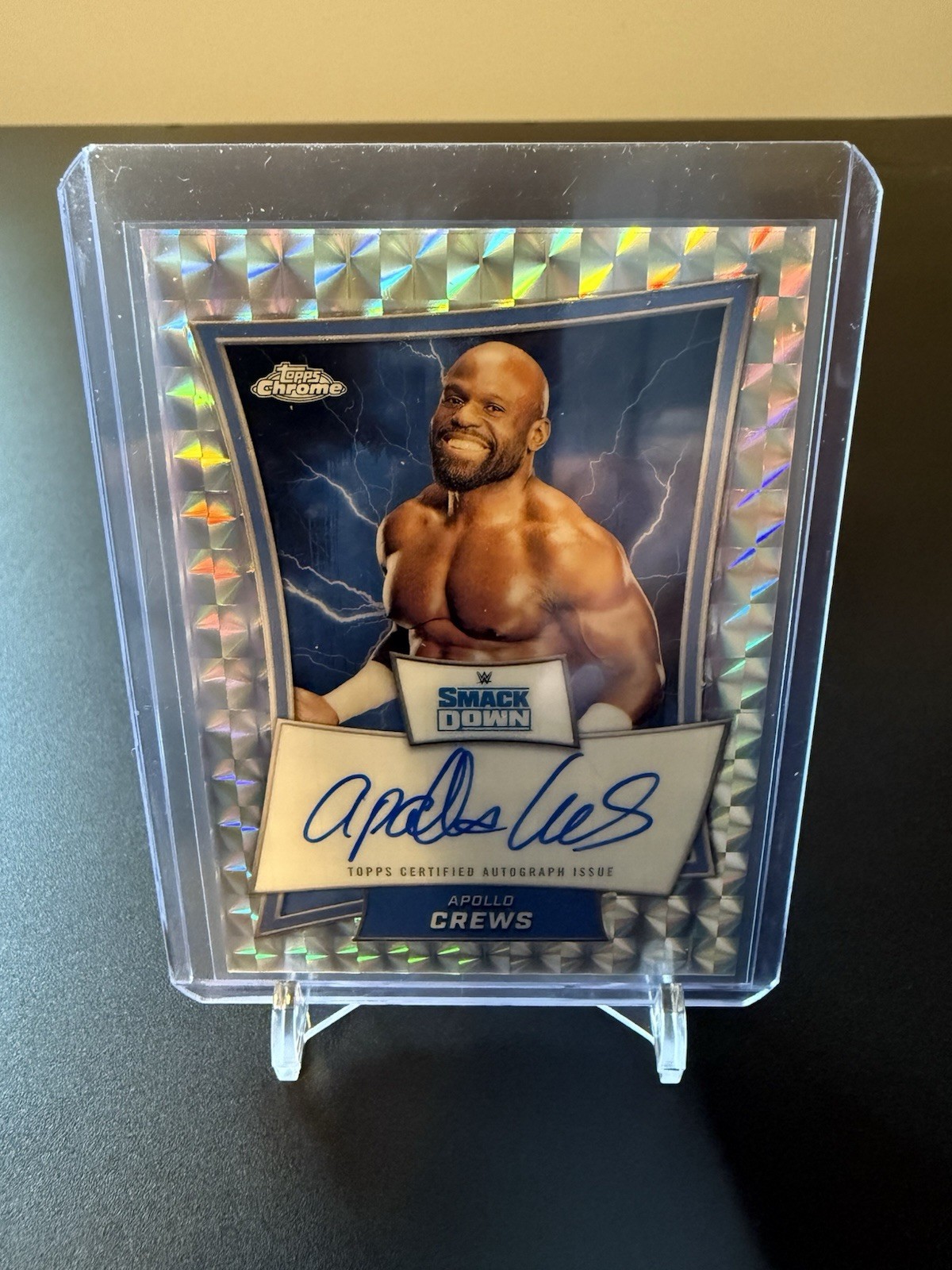 2025 Topps Chrome WWE Apollo Crews Geometric Refractor Blue Brand Auto BBA-APO