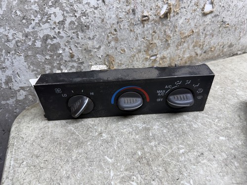 01 02 03 04 05 06 07 Chevy Express Heater AC Climate Control Panel 09375795 - Picture 1 of 2