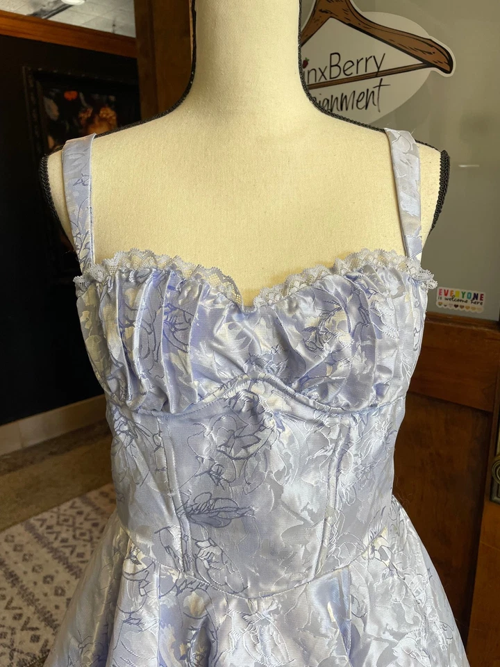 温莎紧身胸衣迷你连衣裙花卉提花修身喇叭 (M) — 第 2/4 张图片