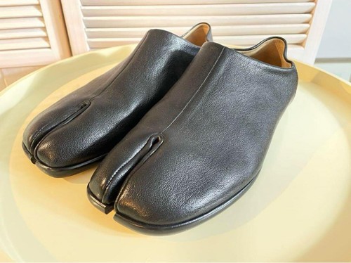 Maison Margiela Men's Tabi Babouche Slip-On Black Size 41 Beautiful