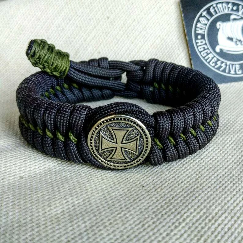 Nordic paracord bangle