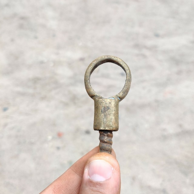 1920s Vintage Handmade Grid Cut Screw System Brass Padlock Key Collectible I475 1920s Vintage Handmade Grid Cut Screw System Brass Padlock Key Collectible I475