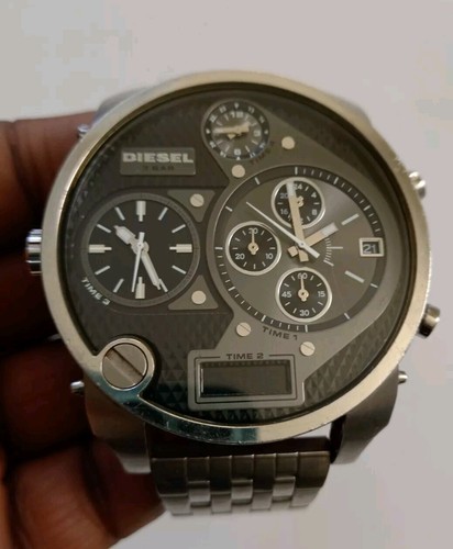 Diesel Oversized 4 Time Zone Chronograph Edelstahlband Herrenuhr DZ7221 - Bild 2 von 18