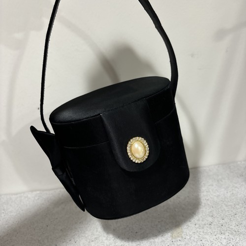Bolso de Noche Carla Marchi Negro Satinado Asa Superior Estuche Rígido Cartera Lazo Estrás - Imagen 10 de 10