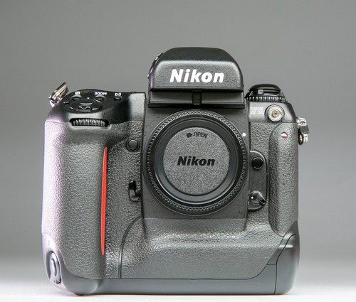 NIKON F5 - Imagen 2 de 8