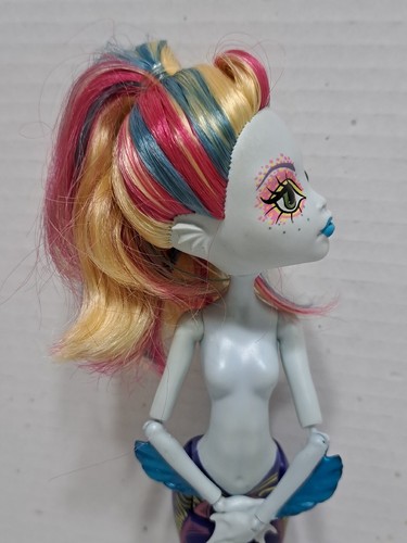 Monster High Doll Lagoona Blue Great Scarrier Reef Glowsome Ghoulfish DHB56 - Picture 13 of 18