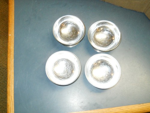 SET BESTEHEND AUS 4 EDELSTAHL EISCREME SONNTAGSSCHALEN MIT FUSS HONGKONG - Bild 3 von 6