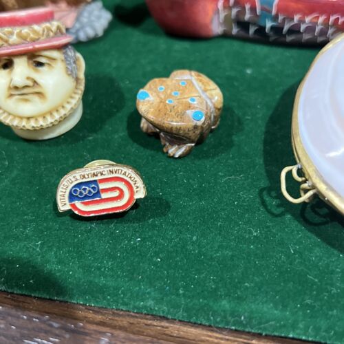 Junk drawer lot figurines Pins Trinkets Vintage Collectible Pieces Rare - Picture 3 of 12