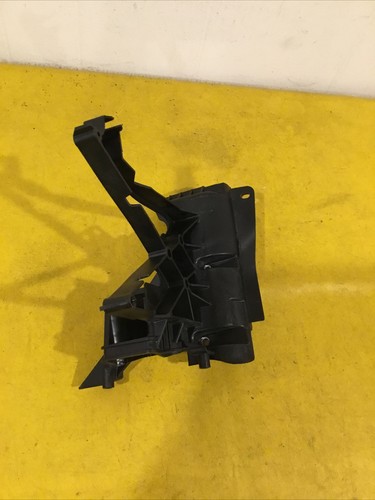 New 2016-2018 Mercedes Benz E300 E400 E43 Right Radiator Support Bracket OEM - Picture 7 of 8