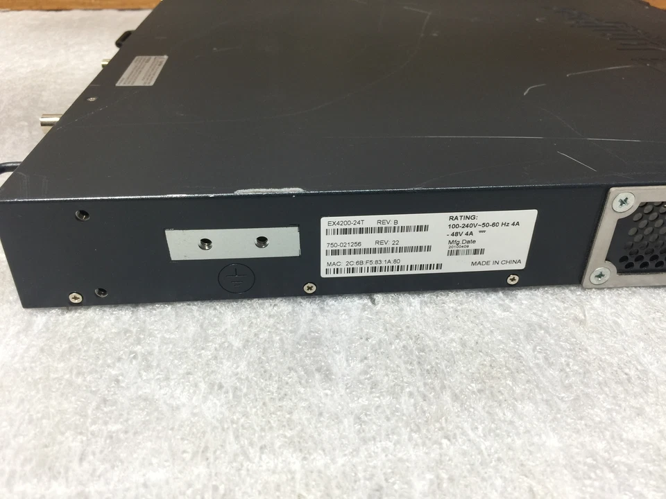 Juniper EX 4200 Series EX4200-24T 8PoE 24 Port 750-021256 w/ Rack Mount Ears - Image 4 of 4