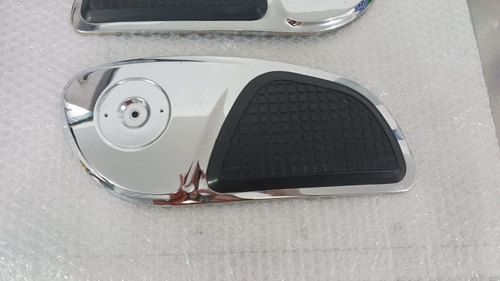 1968-1969 Honda CA175 CD175 Sloper chrome tank side covers, a pair - Picture 2 of 24