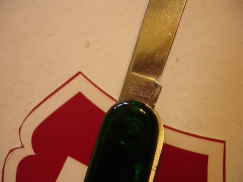 VICTORINOX TRANSLUCENT EMERALD GREEN HUNTSMAN PLUS 18 FUNCTION SWISS ARMY KNIFE - Picture 12 of 19