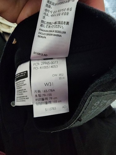 Levis Damengröße 31 mittellang schwarz Stretch Denim gerollte Bündchen Shorts - Bild 9 von 9
