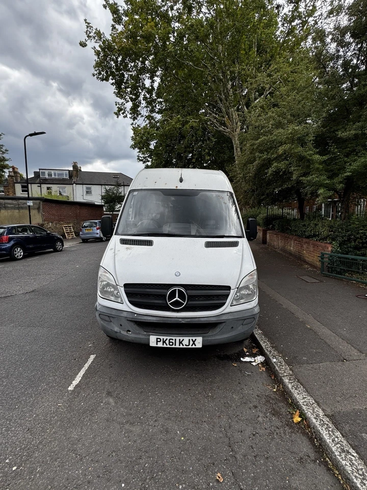 *AUTOMATIC* 61 Plate Mercedes Sprinter 516 CDI 17 Seater Minibus - Image 2 of 4