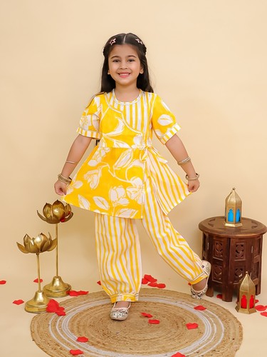 Kids Ethnic Wear Sleeves Floral Print Girls Suit Set Angrakha Kurti Sharara - Picture 13 of 14