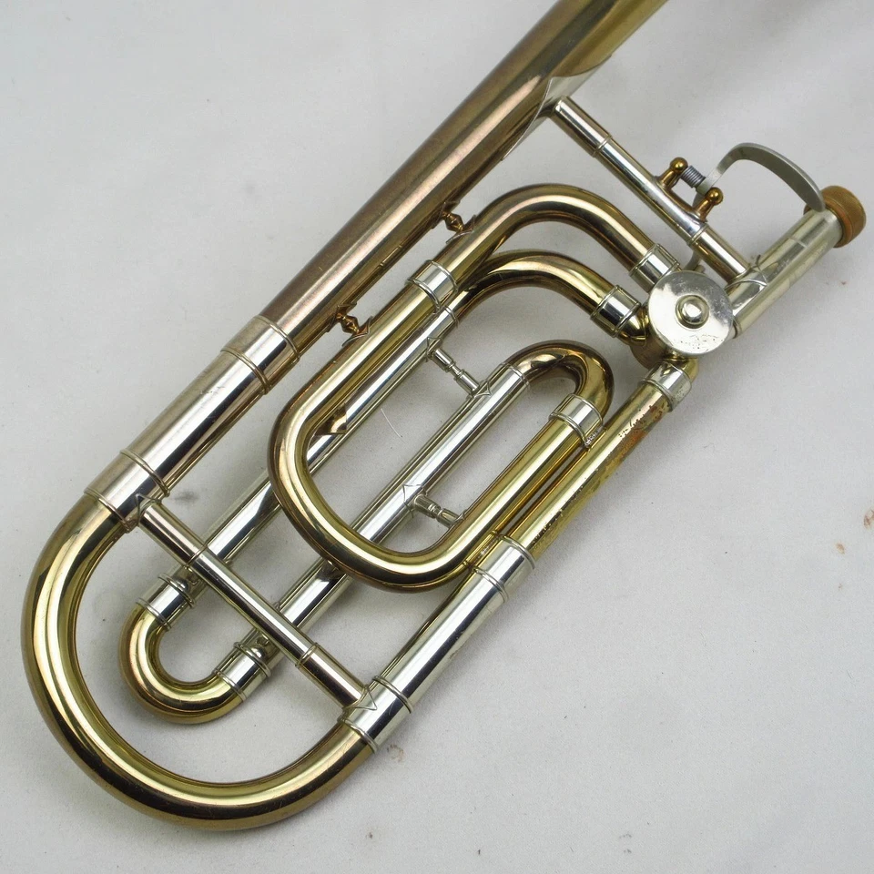 Bach 42B GL Tenor Bass Trombone Adjusted Gold lacquer Yellow brass bell Used - Image 3 of 4
