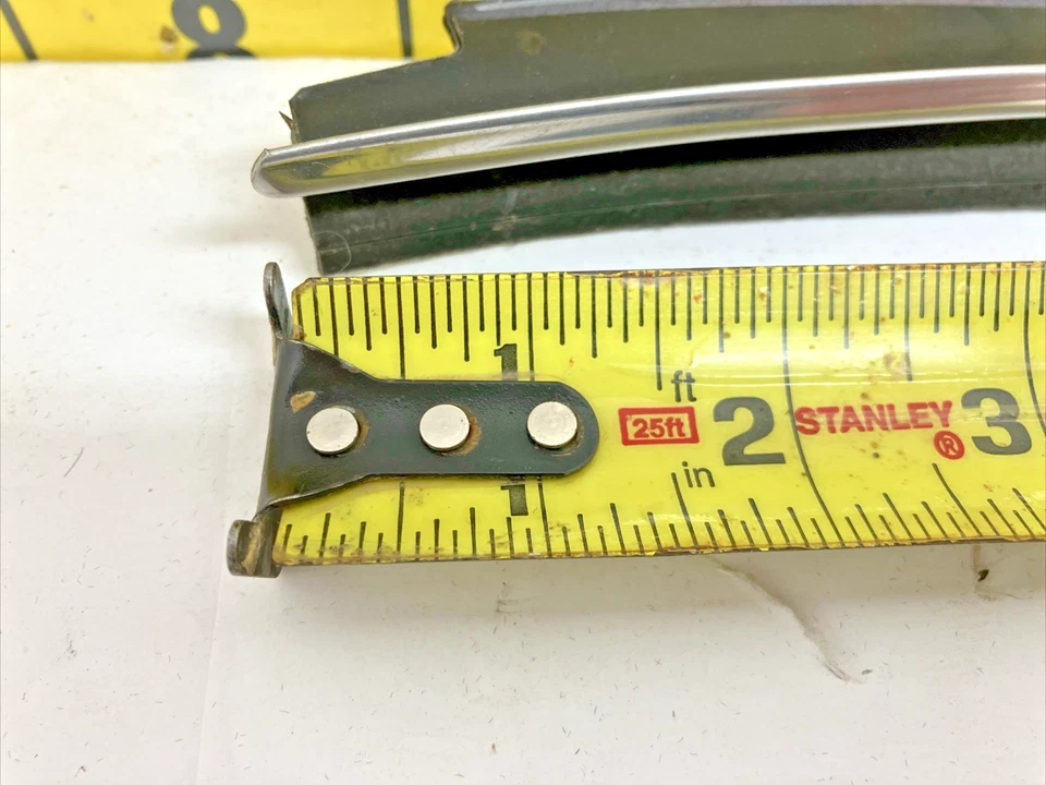 New OEM GM RH Exterior Belt Sealing Strip 9882228 1973-1977 Buick Century (Bin82 - Image 2 of 4