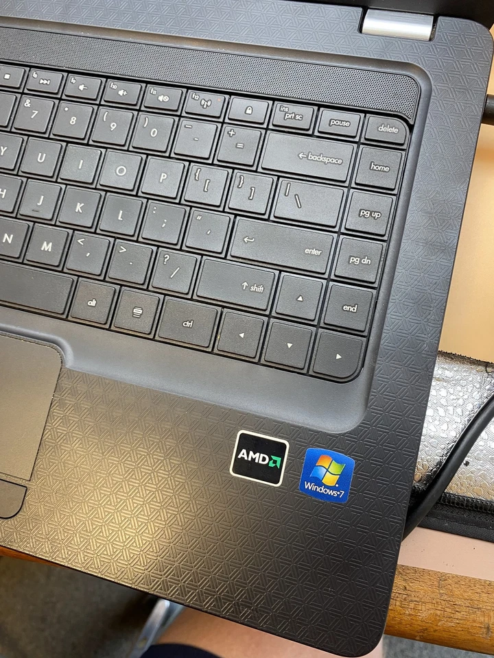 Portátil Compaq Presario CQ56 AMD V140 2,3 GHz 2 GB RAM - Sin disco duro Foto 3 de 4