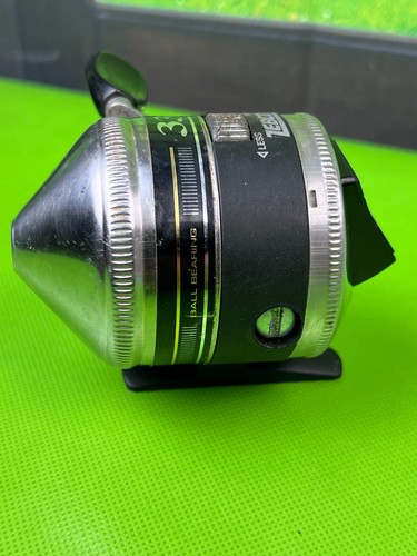 Zebco 33 Fishing Reel ball bearing spin cast - Picture 3 of 10