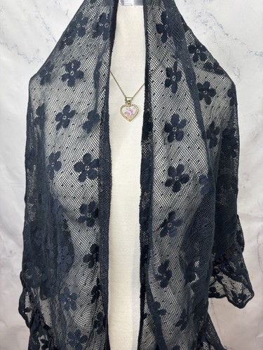 Vintage 70s 60s Lace Triangle Shawl Black Flower Mesh Gothic MOD Whimsigoth Cape - Picture 6 of 23