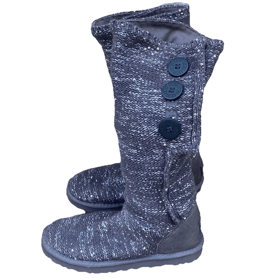 Botas UGG Clásicas Tejidas Cardy Altas Gris Lentejuelas Inclinadas Talla 7 Invierno Otoño Foto 2 de 4