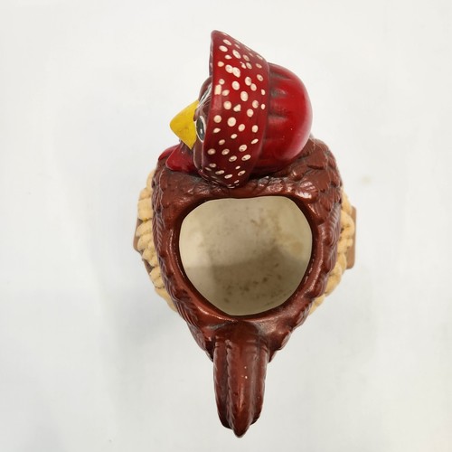 Maceta de cerámica Kimple de colección pollo gallina con un capó acostado en una cesta Bushel - Imagen 7 de 11