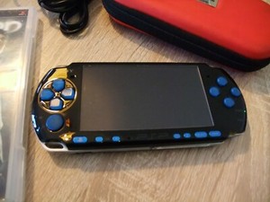 psp 3004 noir et bleue tres propre +jeux