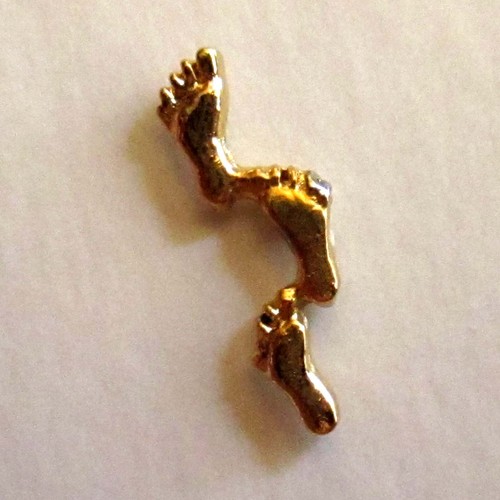 NOS NWOT TINY Goldtone 6/8" CHRISTIAN IN HIS FOOTSTEPS True Vtg 70s pin pinback