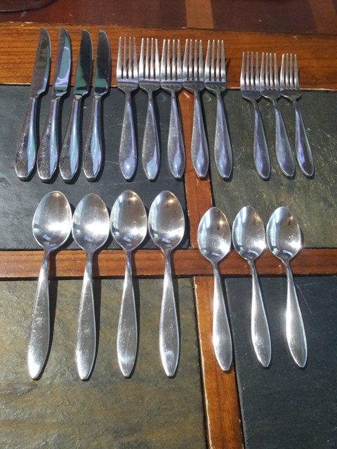 Oneida Casaba Plain Glossy Stainless Steel Flatware Silverware 19 pc. Oneida Casaba Plain Glossy Stainless Steel Flatware Silverware 19 pc.