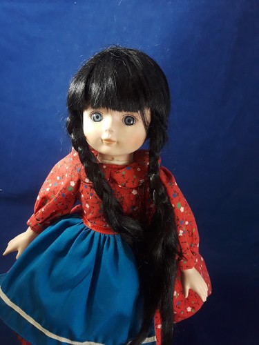 VINTAGE PORCELAIN DOLL MYD MARIAN YOU DESIGNS. GOOD CONDITION 15" TALL - Afbeelding 2 van 12