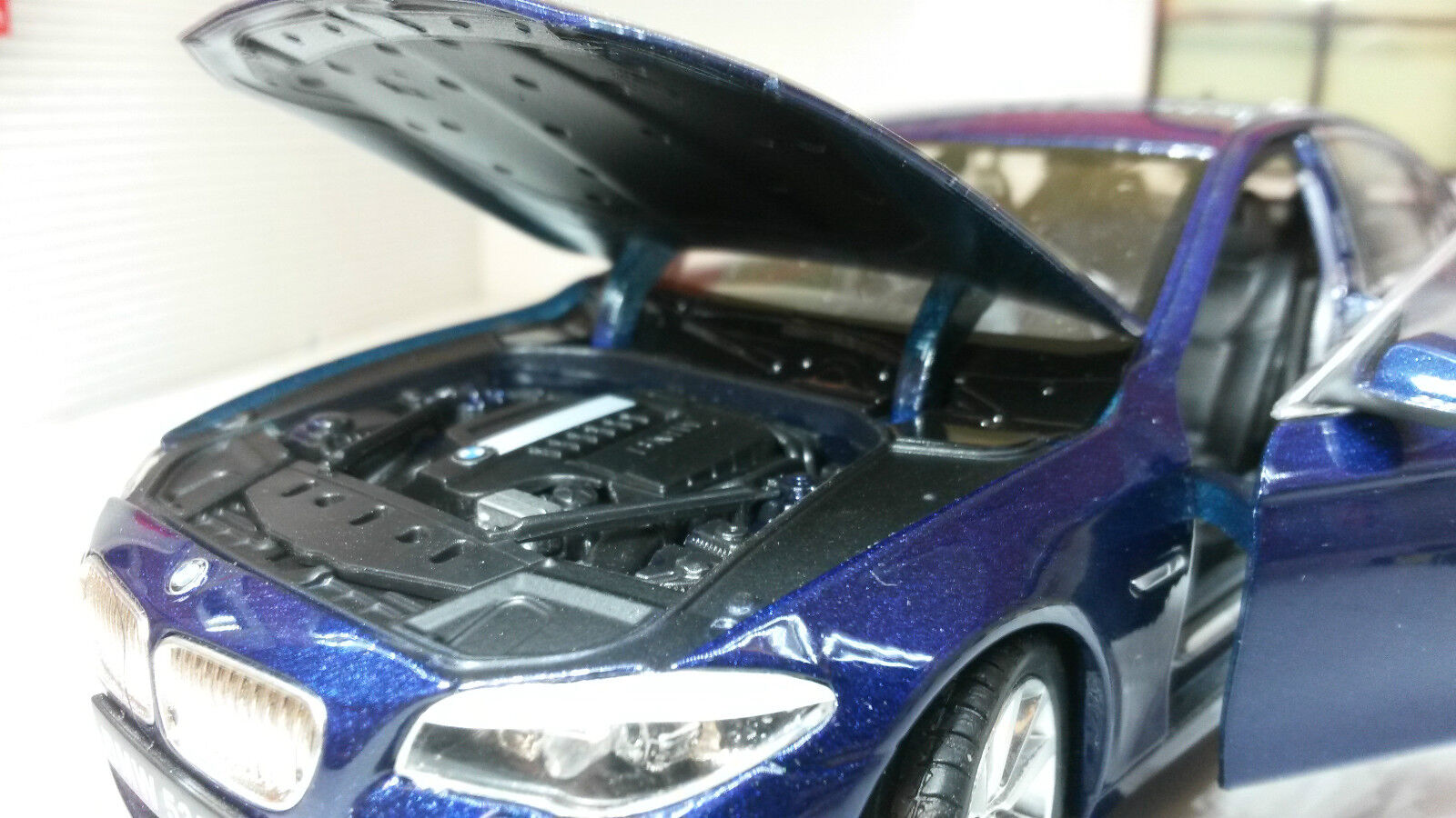 1:24 BMW 5 Series 535i F10 Silver Saloon 24026 V Detailed Welly Scale Model Car - Picture 9 of 12