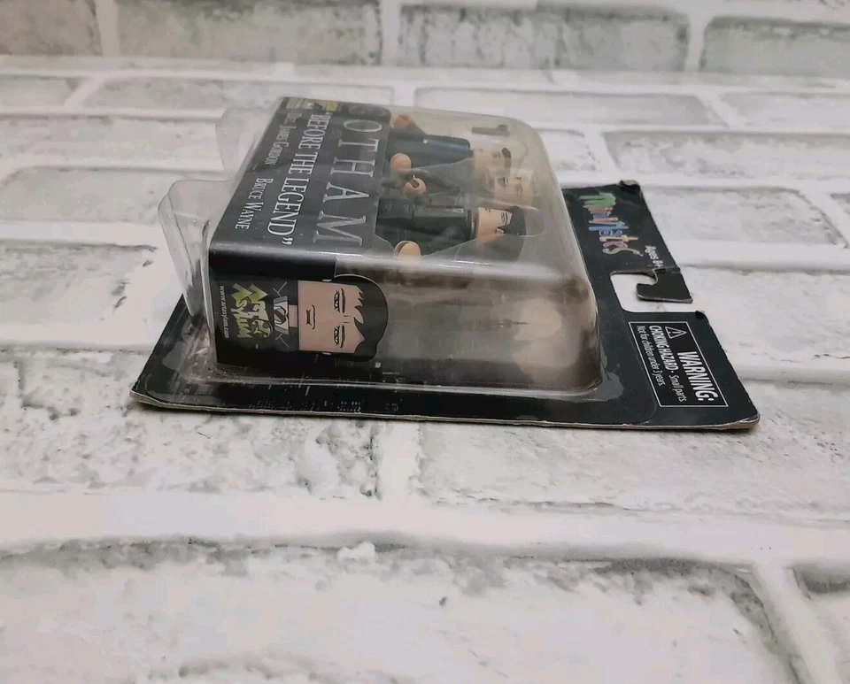 Figuras MiniMates DC Gotham Before the Legend SDCC Gordon Bruce Wayne Foto 4 de 4