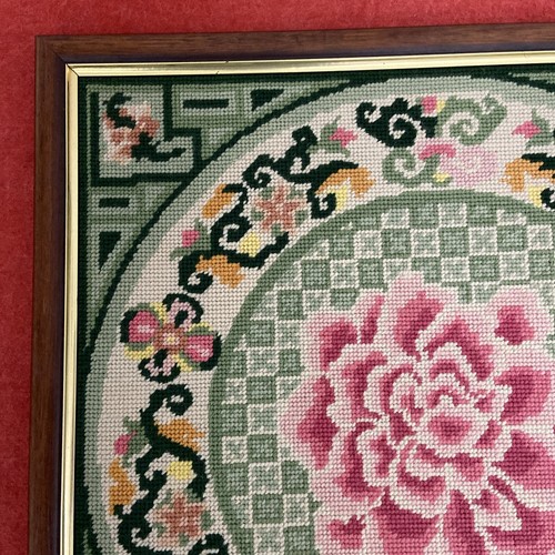 Vintage Tapestry w Pink Circular Floral Pattern & Wooden Frame Wall Hanging Art - Bild 3 von 18