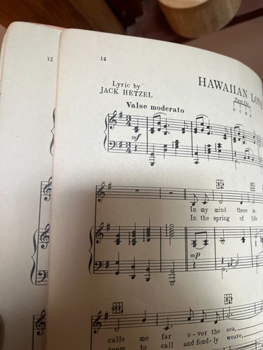 🌺 Rare Autographed 1929 Johnny Noble Royal Collection of Hawaiian First Edition - Picture 8 of 9