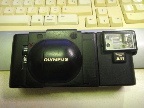 Olympus XA with Flash A11 Compact Film Camera with 35mm Lens Spain - Picture 2 of 24