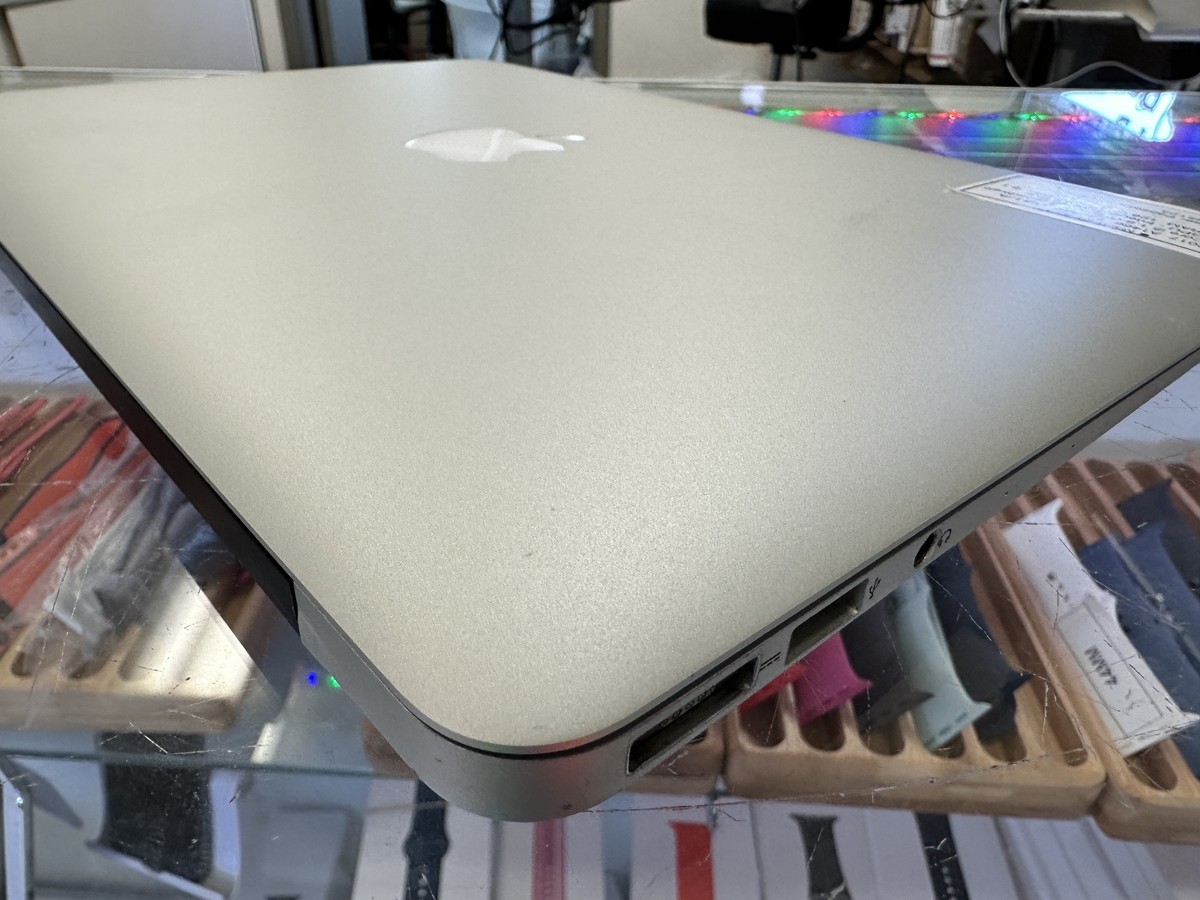 【今日発送】MacBook AIR 2017 メモリ8GB SDD128GB MacBook Air 13-inch (2017) - Core i5 - 8GB - SSD 128GB