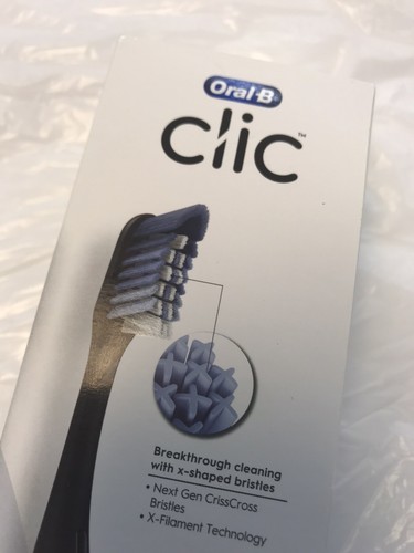 Oral-B Clic Manual Toothbrush with Magnetic Brush Holder, Black 90088908 - Picture 4 of 5