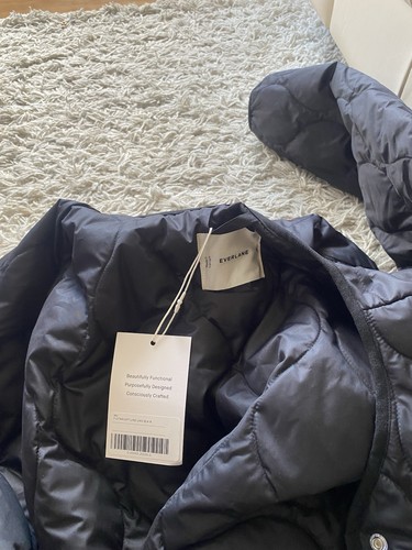 Abrigo Everlane Negro Acolchado XL Bolsillo Largo Medio Materiales Reciclados - Imagen 3 de 12